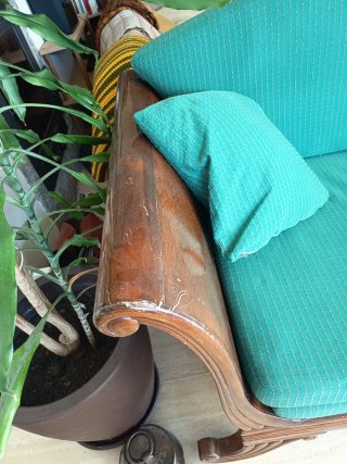 Diván de madera