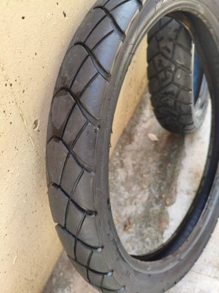 Neumáticos Dunlop Trailmax y Pirelli Scorpion