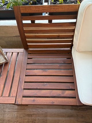 Sofá modular de jardín beige y marrón + mesa