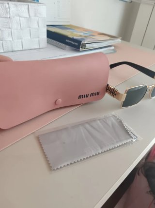 Occhiali  Miu Miu oro e neri. Usati una volta.