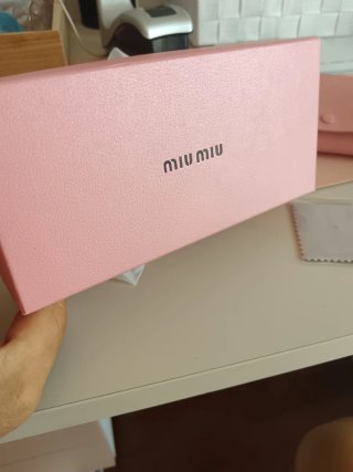 Occhiali  Miu Miu oro e neri. Usati una volta.