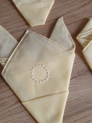 Mantelería y 6 servilletas beige