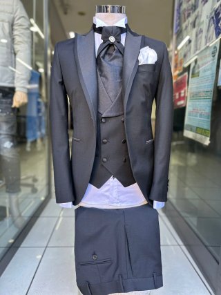 Traje moderno verde y negro