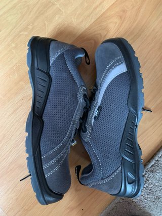 Botas de trabajo grises y negras