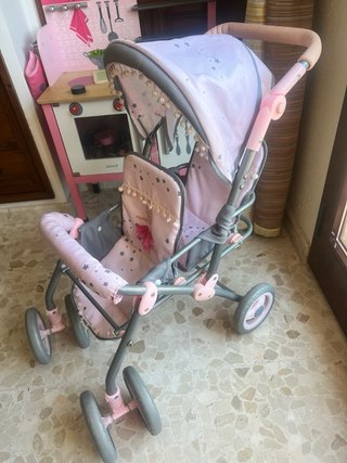 Carrito de muñecas rosa con estrellas