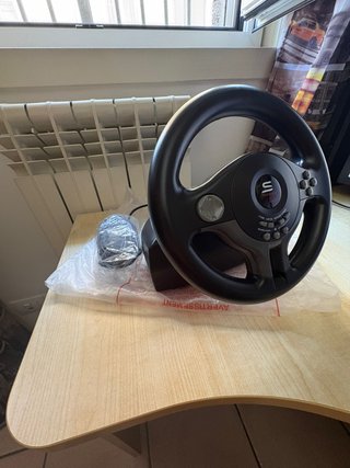 Volante Subsonic Superdrive SV200 con pedali