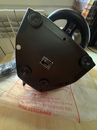 Volante Subsonic Superdrive SV200 con pedali