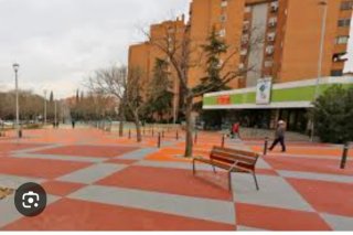 Se alquila plaza garaje en comercial los valles