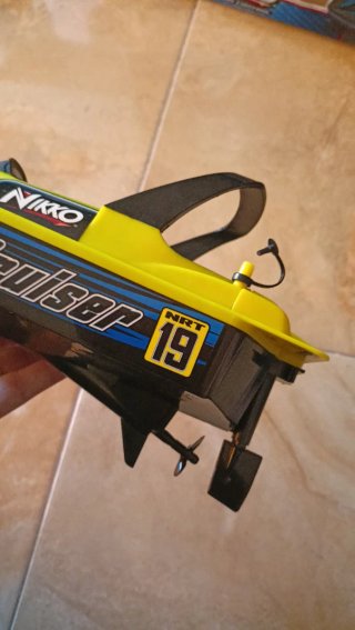 Barco teledirigido Nikko Camo Class Stealth Boat