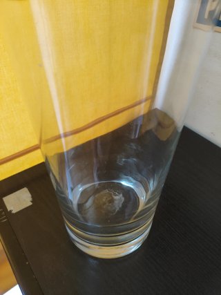 Jarrón de cristal transparente