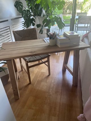 Silla de madera y fibra natural tratada