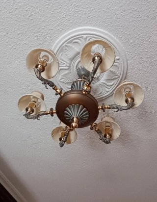 Elegante lámpara clásica salón buen estado