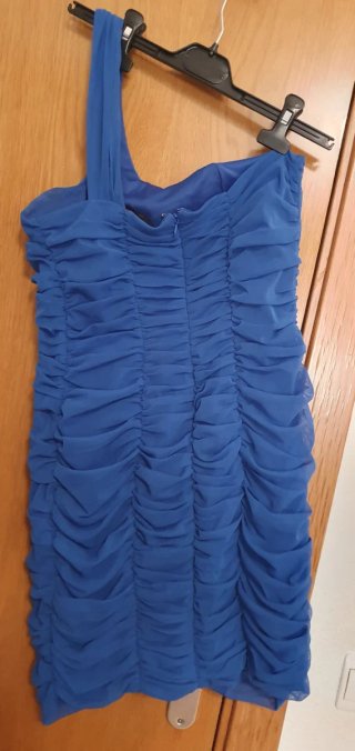 Vestido azul asimétrico con fruncido