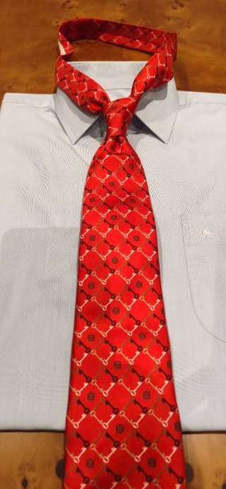CORBATA LOEWE, SEDA NATURAL, COLOR CORAL INTENSO.