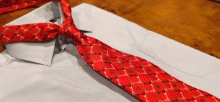 CORBATA LOEWE, SEDA NATURAL, COLOR CORAL INTENSO.