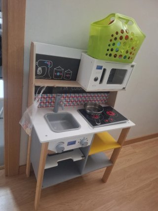 Cocinita de juguete con accesorios