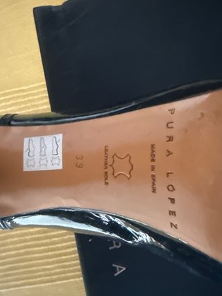 Zapatos de salón Pura Lopez negros de charol