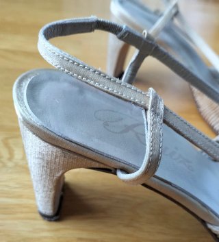 Zapatos abiertos dorados en piel  T.38