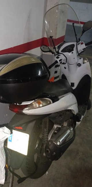 Honda SH 300i Scooter Blanca