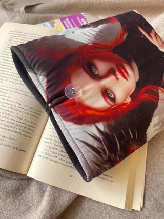 Funda Literaria Alas de Sangre