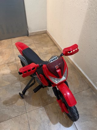 MOTO BATERIA FEBBER CON RUEDINES