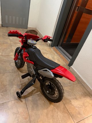 MOTO BATERIA FEBBER CON RUEDINES