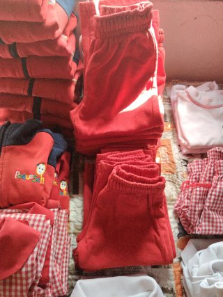 Uniforme guardería Pequeshool