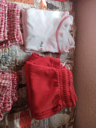 Uniforme guardería Pequeshool