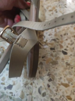 Sandalias Niña Beige y Dorado