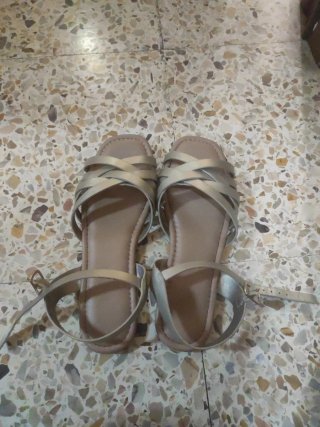 Sandalias Niña Beige y Dorado