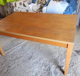 Mesa de comedor de madera