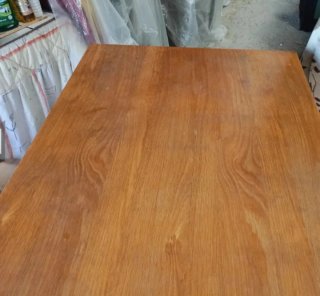 Mesa de comedor de madera
