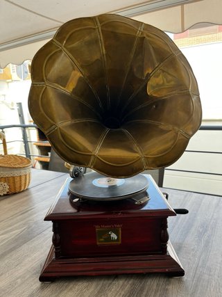 Gramola Vintage Marrón y Dorado