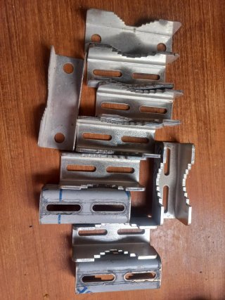 Soportes metálicos para estanterías