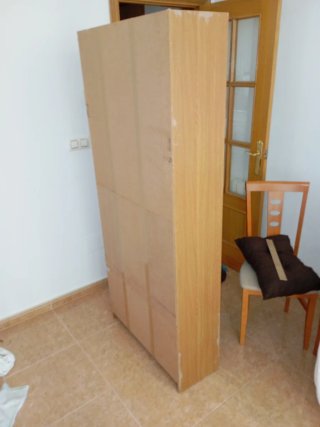 Estantería con cajones