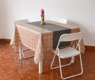 IKEA VIHALS Mesa + 4 sillas blancas