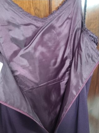 Vestido largo morado con pedrería