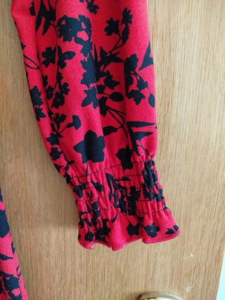 Vestido flores rojo y negro Talla XS