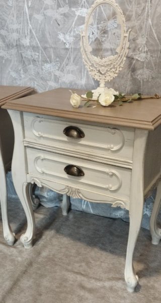 Set di Due Comodini Vintage