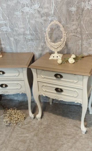 Set di Due Comodini Vintage