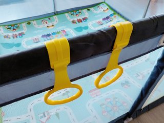 Parque infantil con colchoneta