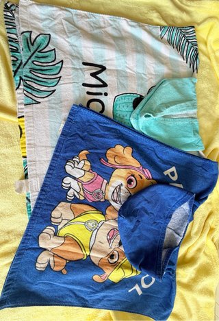 2 Ponchos Toalla Mickey y Patrulla Canina