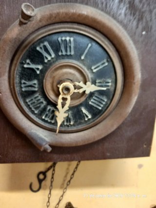 Antiguo Reloj de Cuco de Madera