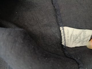 Pantalones harén de lino azul marino.