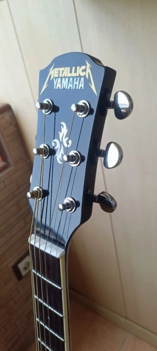 YAMAHA APX600 ed. Metallica