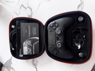 Playstation 4 Slim con giochi e joystick