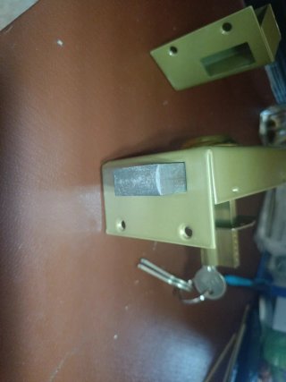 Cerradura Jis Dorada