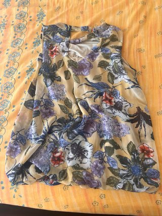 Blusa floreale smanicata