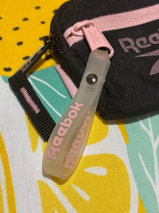 Monedero Reebok negro y rosa