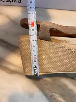 Zapatos Pitillos Talla 39 Beige y Dorado